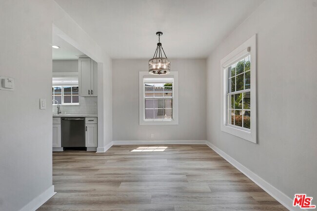 Foto del edificio - 713 W 118th St