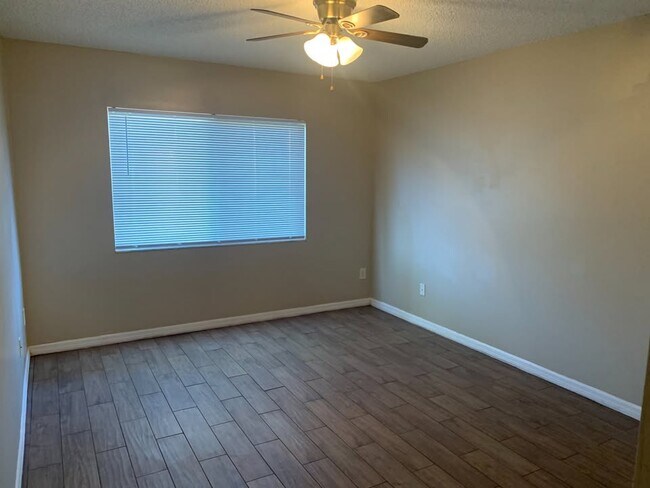 Foto del edificio - 610 Kenwick Cir