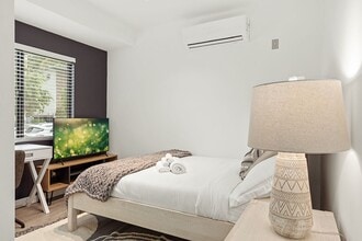 Building Photo - 1702 Malcolm Ave