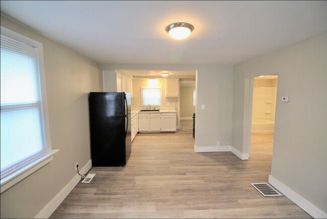 Building Photo - Adorable 2 Bed, 1 Bath Home in Gaines Town...