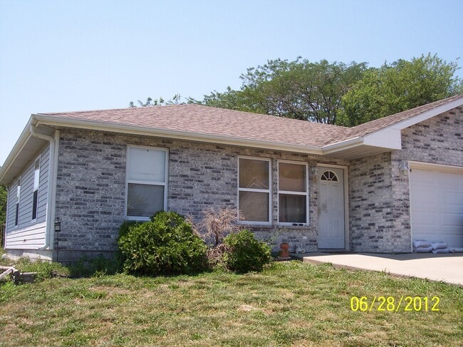 Building Photo - 113 S Walker St
