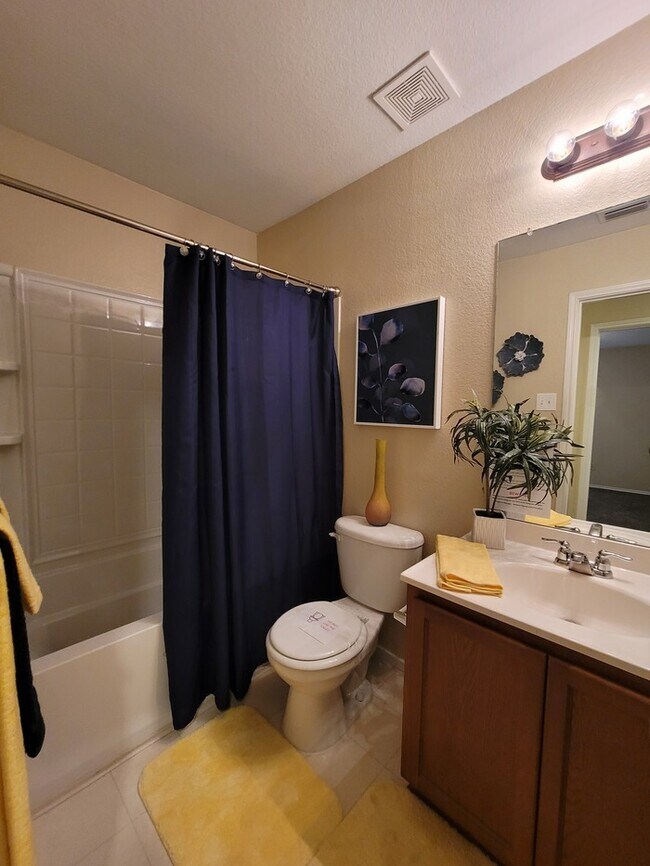 Building Photo - Cozy 3/2/2 in Burleson
