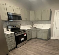 Building Photo - 642 E Indiana Ave