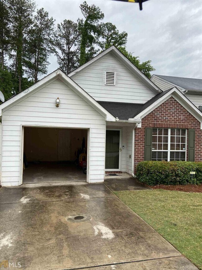 Building Photo - 737 Hillandale Ln