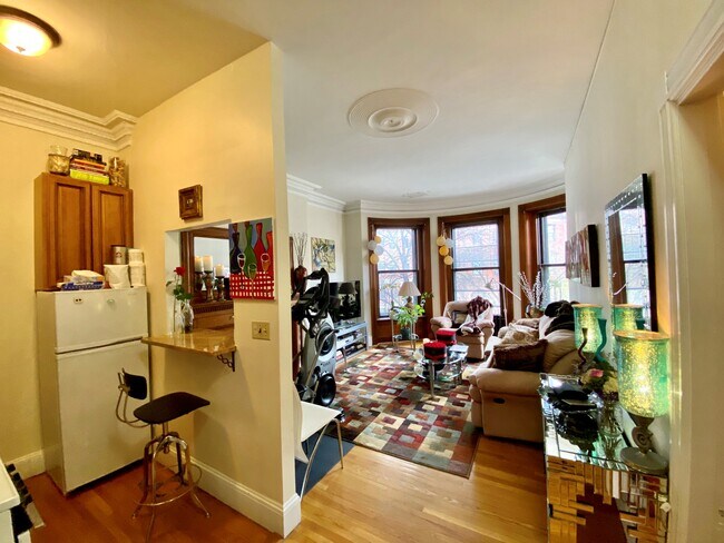 Building Photo - 457 Beacon St