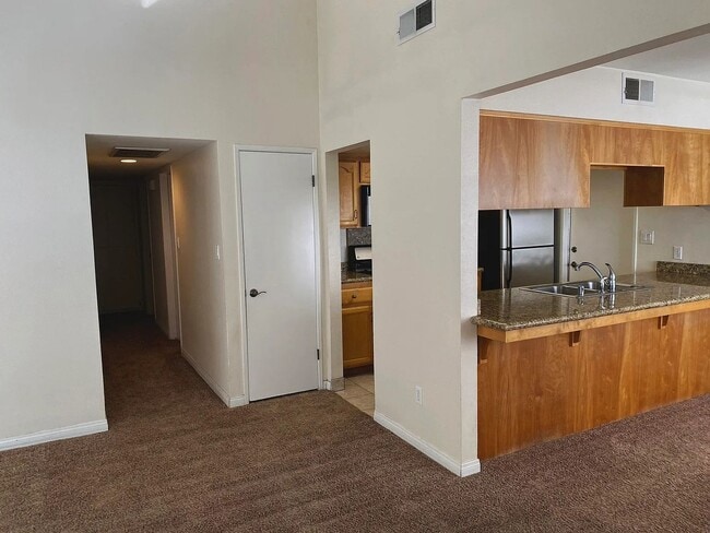 Building Photo - 509-White-Ln