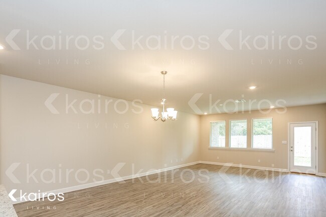 Building Photo - 6425 Tiger Pointe Dr.