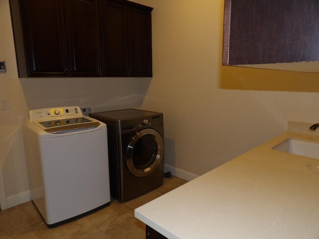 Building Photo - 6735 W Alluvial Ave