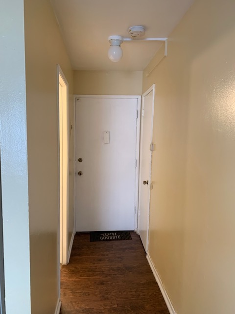 Entry way (inside) & Closet - 2040 S Ridgeley Dr