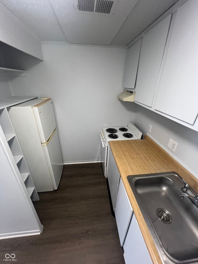 Building Photo - 2000 Indianapolis Rd