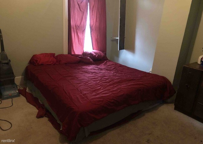 Foto del edificio - 4 br, 2 bath House - 214 West 16th Street