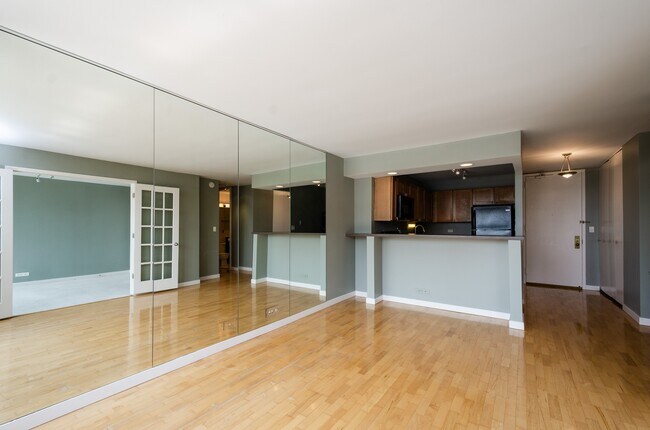 Building Photo - 655 W Irving Park Rd