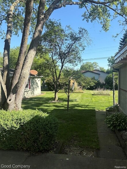Foto del edificio - 6284 Woodsdale Dr