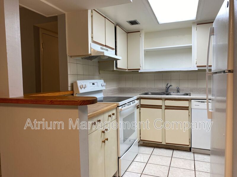 Foto del edificio - 914 Lake Destiny Rd
