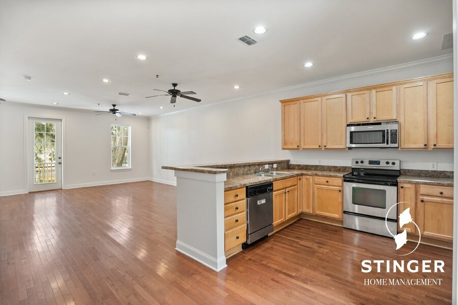 Primary Photo - 3 Bedroom / 2.5 Bath Townhome For Rent In ...