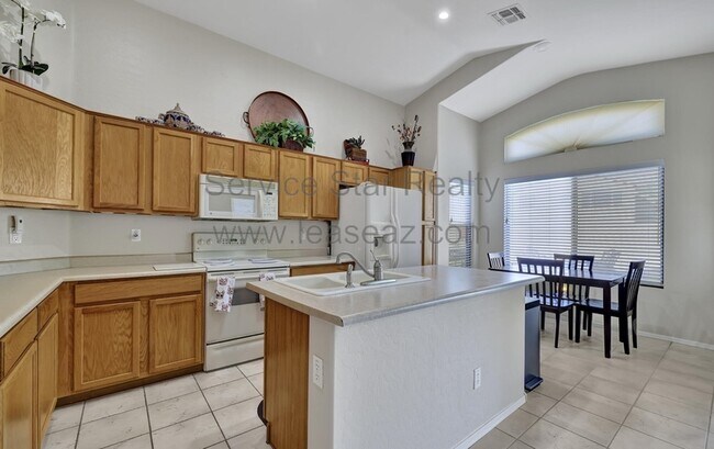 Building Photo - 6031 Castano Dr