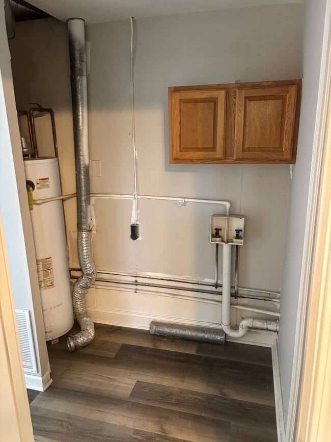 Building Photo - FOR RENT 3 bed 1 bath!