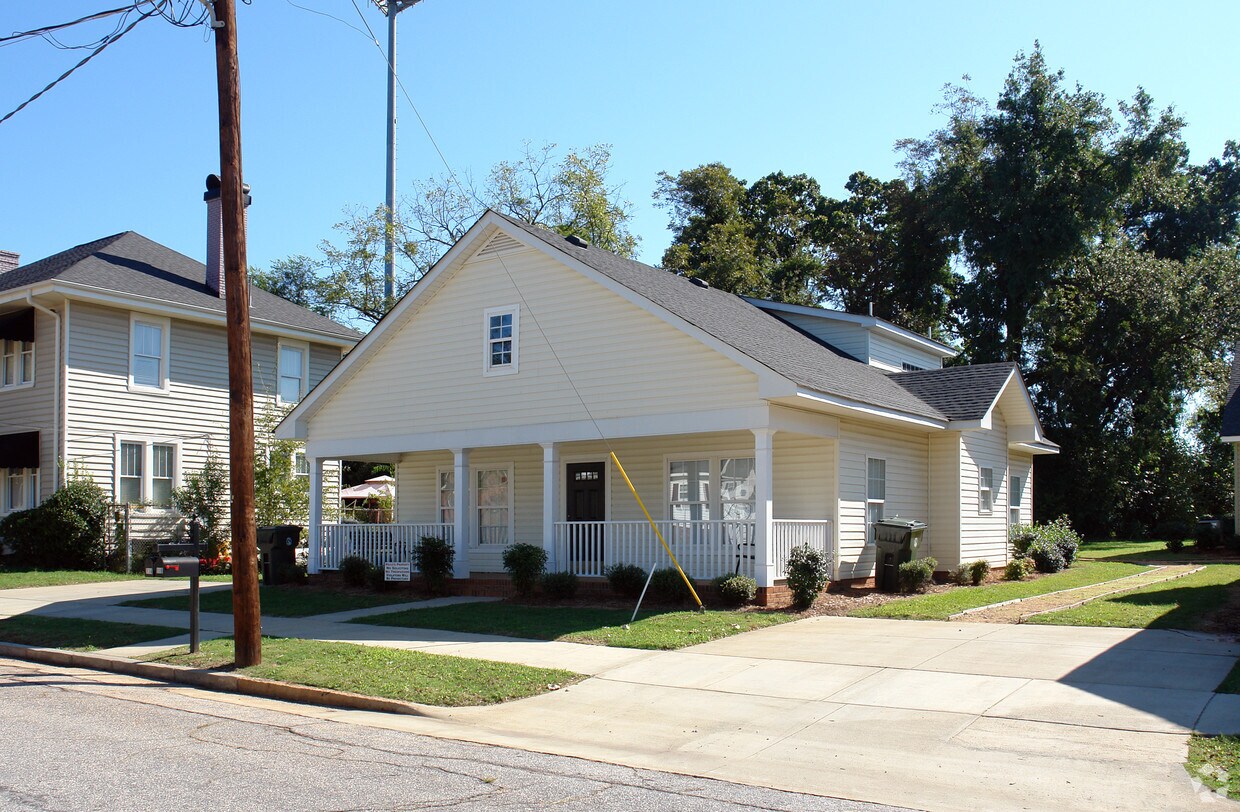 Building Photo - 11-15 S Memminger St