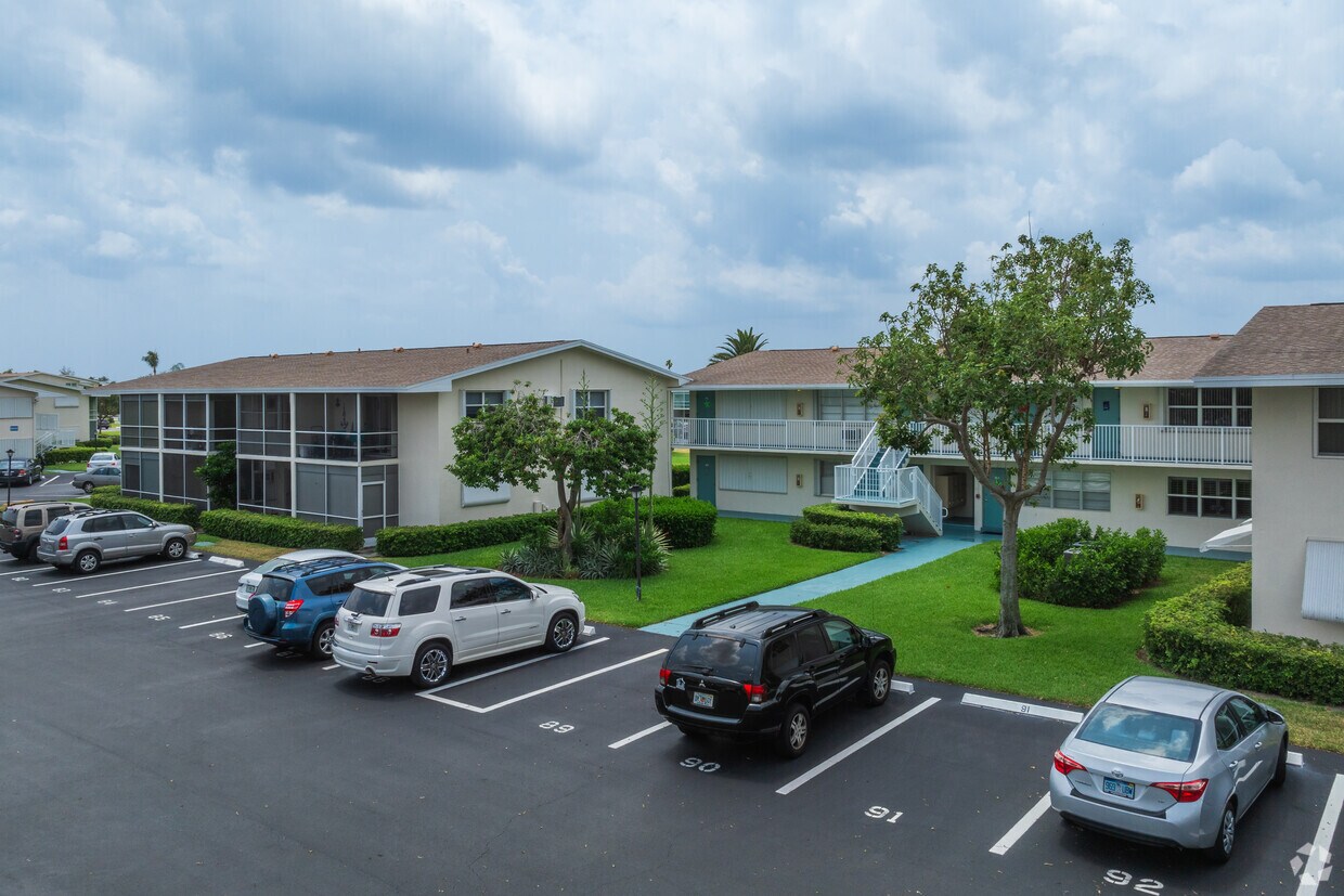Alterno - Sterling Village Condominium