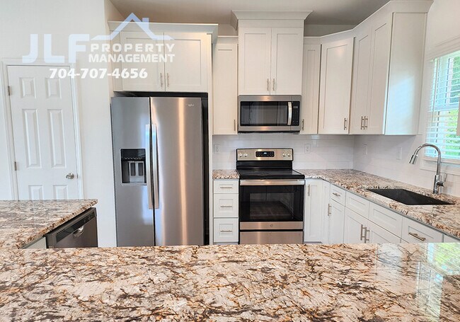 Foto del edificio - PRICE REDUCED!-New Construction 3 Bed/2.5 ...