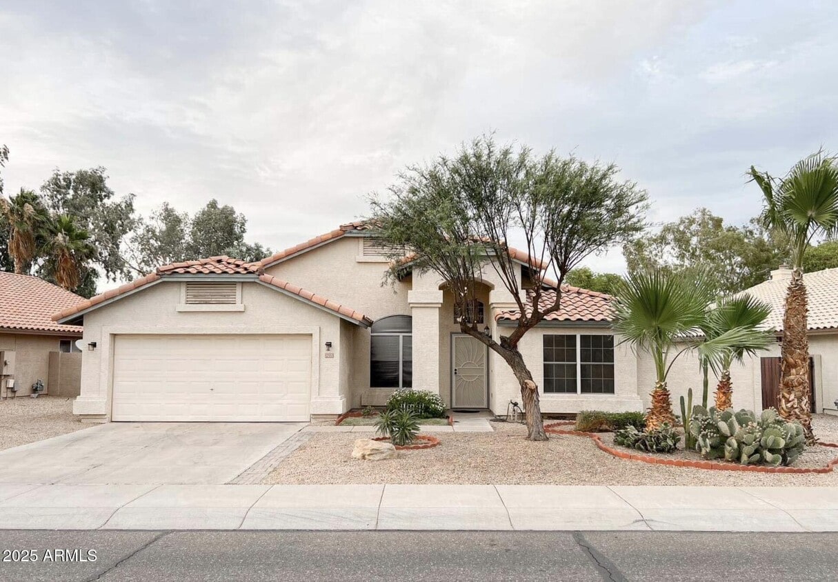 Primary Photo - 12550 W Palm Ln