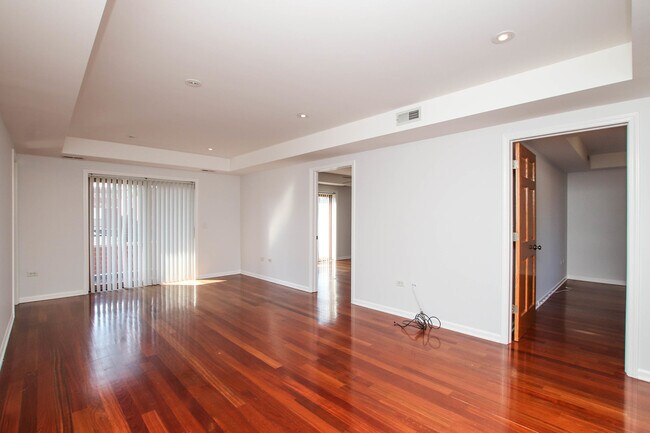 Foto del edificio - 3545 N Pulaski Rd