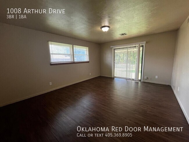 Building Photo - 1008 Arthur Dr