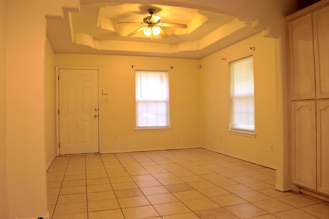 Building Photo - 2315 Moonlight Ln