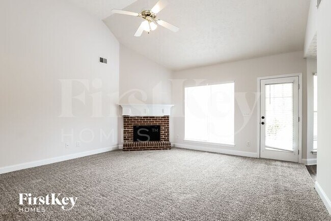 Foto del edificio - 807 Lazy Ln