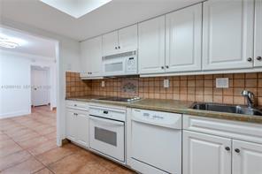 Building Photo - South Ocean Drive, Hallandale Beach, FL 33009 - 2 BR 2 BA condo