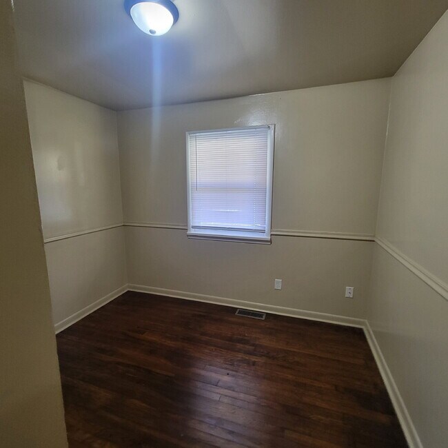 Building Photo - Westside 4 bedroom