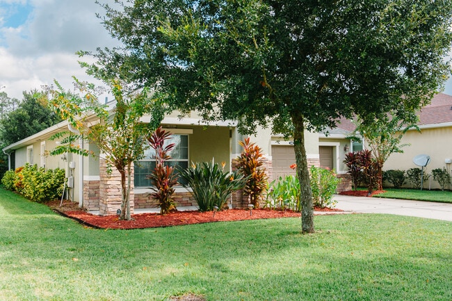 Building Photo - 208 Grande Lake Dr