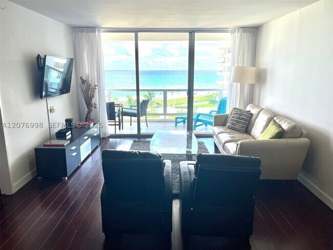 Foto del edificio - 5161 Collins Ave