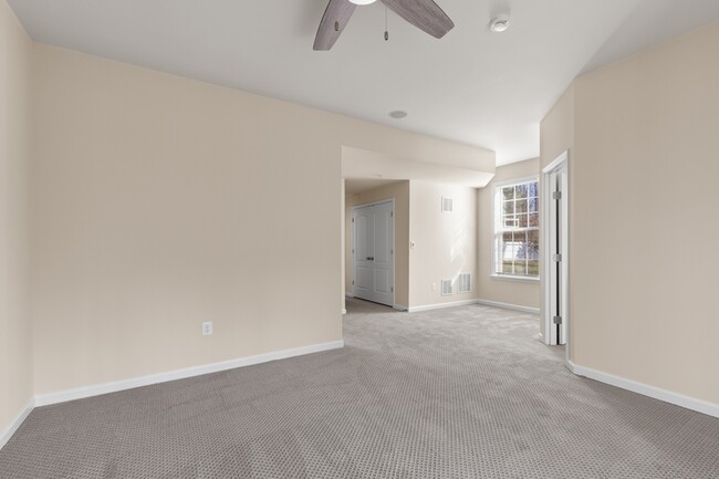 Foto del edificio - 4921 Forest Pines Dr