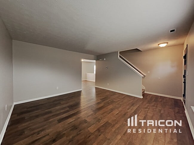Foto del edificio - 722 Bluff Creek Dr