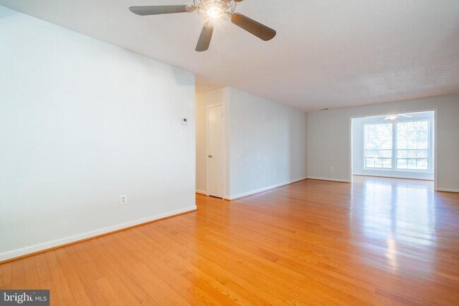 Building Photo - 10076 Oakton Terrace Rd