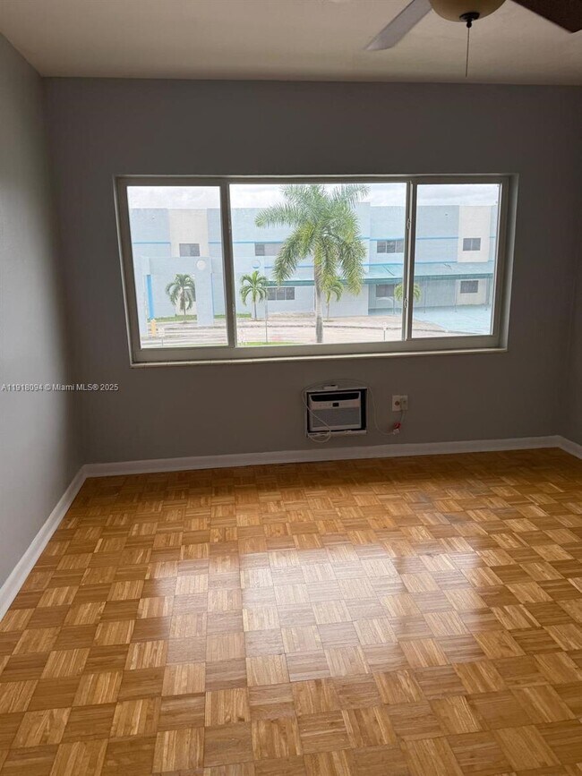 Foto del edificio - 9281 W Bay Harbor Dr