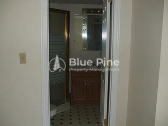 Building Photo - 635 S 5th W