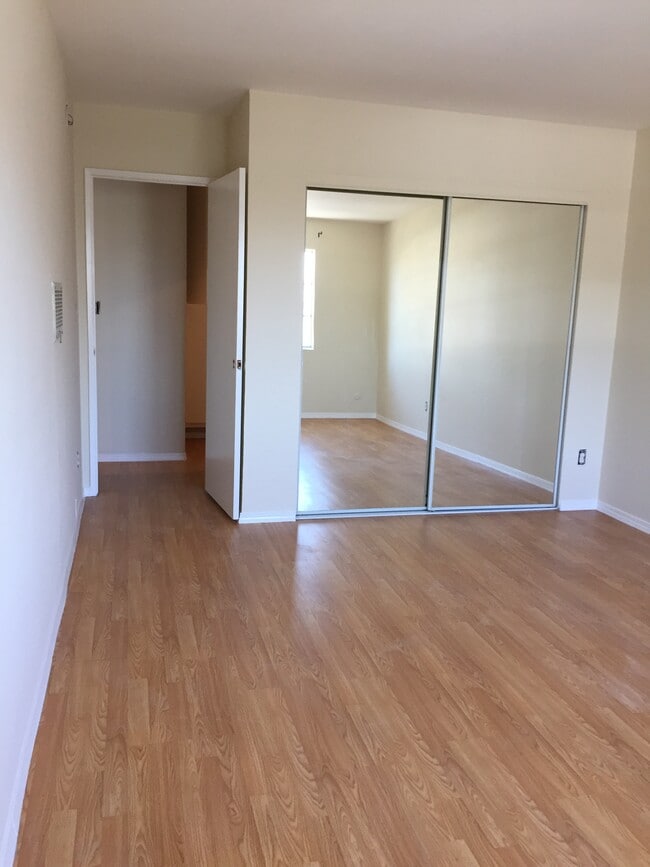 Building Photo - 18530 Hatteras St