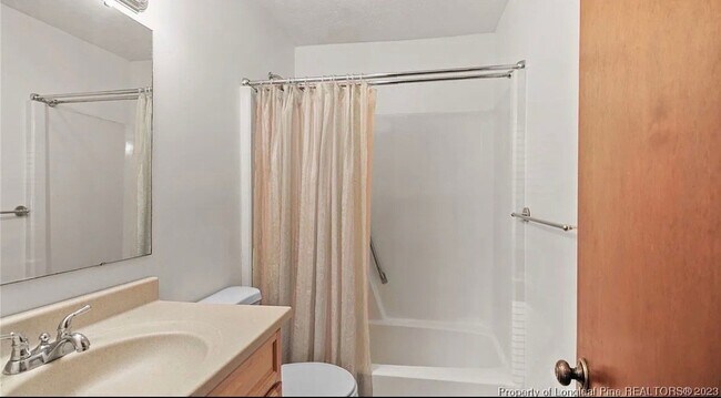 Foto del edificio - 6808 Sugarbin Ln