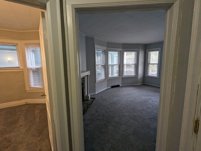 Foto del edificio - 576 Potomac Ave