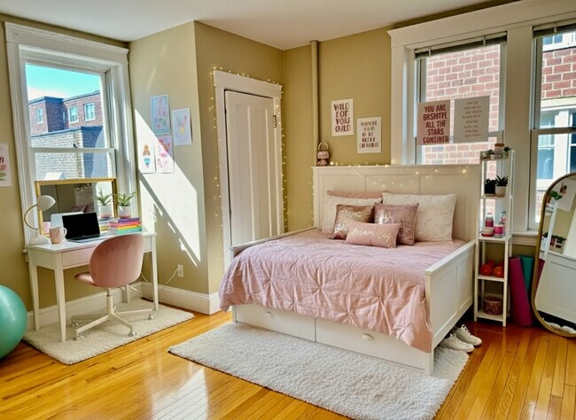 Building Photo - 76 Egmont St