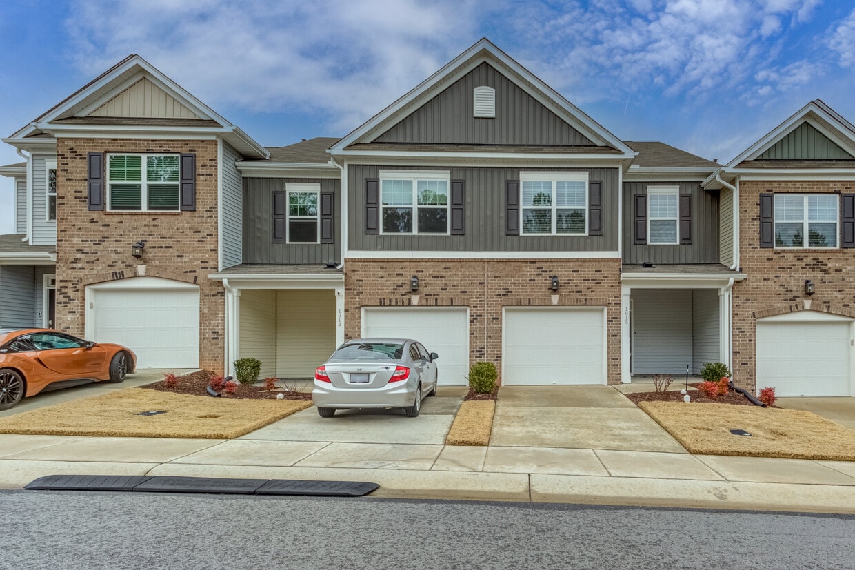 Foto principal - 1015 Brightskies St