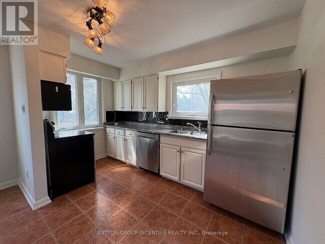 Building Photo - 20 Bayview Dr