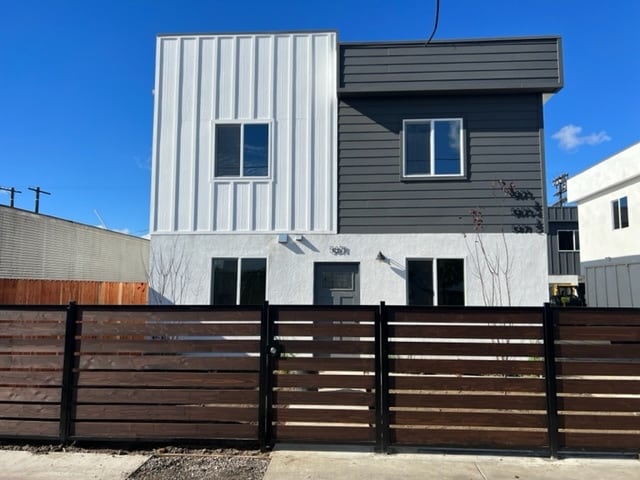 5867 Front 1 - 5867 Towne Ave