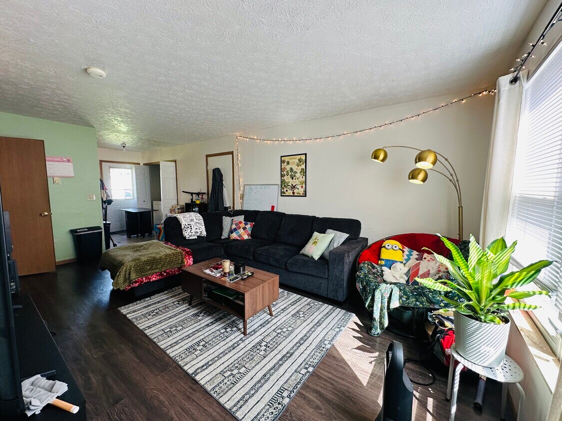 Foto principal - 1584 E Summit St