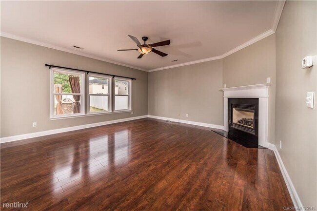 Building Photo - 4 br, 2.5 bath House - 107 Glade Valley Ave