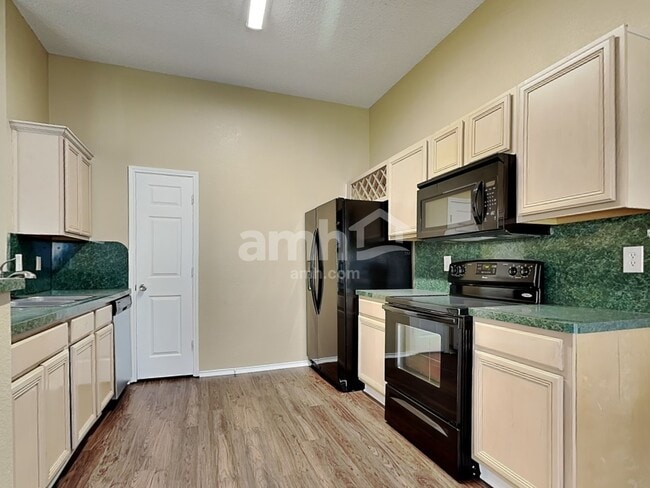 Foto del edificio - 201 Parkway Ct