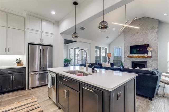 Building Photo - 15609 Governors Is Wy