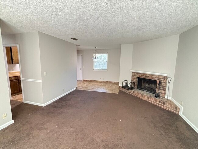 Building Photo - South Nashville home w/ fenced yard and shed!